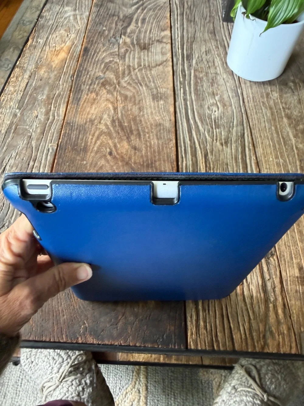 iPad 2 Model a1395 16GB with leather case as bonus